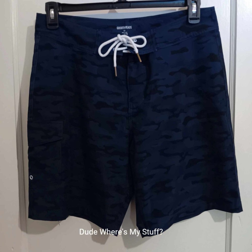 GOODTHREADS MEN'S FLAT FRONT SHORTS OR SWIM WEAR - SIZE 33" WAIST - BLUE & BLACK